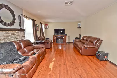  153 Totteridge Road, Middle Smithfield, PA 18324 - Photo 2