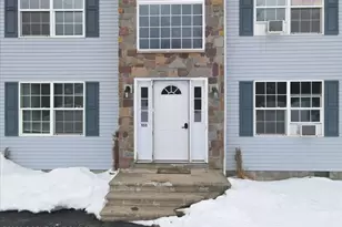 959 Cricket Ln, Long Pond, PA 18334 - Photo 4