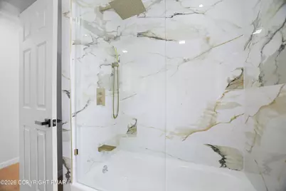  402 Shiny Mountain Court, Greentown, PA 18426 - Photo 18