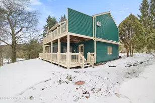 402 Shiny Mountain Ct, Greentown, PA 18426 - Photo 1