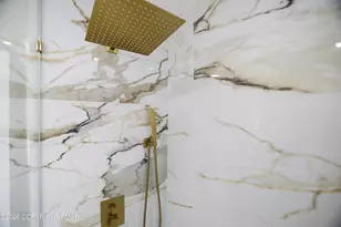 402 Shiny Mountain Ct, Greentown, PA 18426 - Photo 16