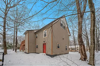  252 Greenbriar Circle, Tobyhanna, PA 18466 - Photo 2