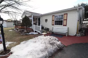 1233 Valley Forge Dr, Walnutport, PA 18088 - Photo 2