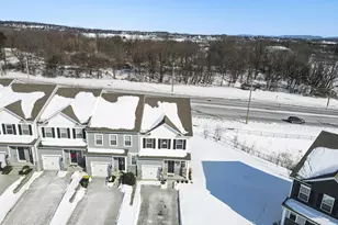 1031 Turnstone Dr, Fogelsville, PA 18051 - Photo 2