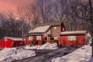 105 Hummingbird Trl, Bushkill, PA 18324 - Photo 2