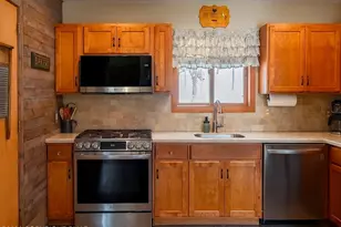 105 Hummingbird Trl, Bushkill, PA 18324 - Photo 12