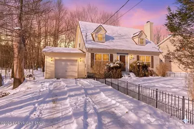  462 Country Place Drive, Tobyhanna, PA 18466 - Photo 1