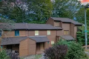 337 Crewe Ct, Bushkill, PA 18324 - Photo 1