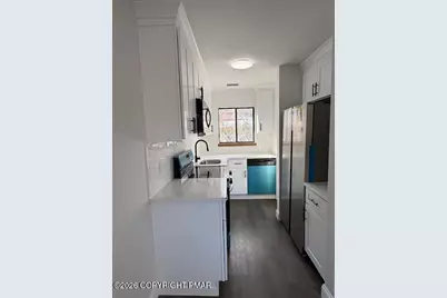  337 Crewe Court, Bushkill, PA 18324 - Photo 2