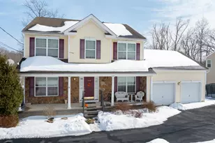 195 Kensington Dr, Bushkill, PA 18324 - Photo 1