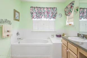 195 Kensington Dr, Bushkill, PA 18324 - Photo 28