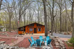 242 St Andrews Dr, Middle Smithfield, PA 18324 - Photo 2