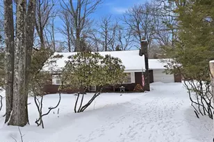 115 Crest Dr, Lake Harmony, PA 18624 - Photo 1