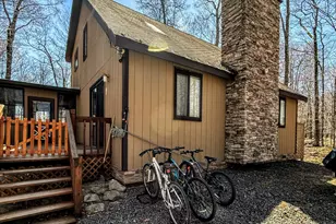 7 Leah Ln, Covington Township, PA 18424 - Photo 2