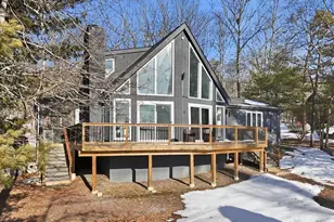 5135 Woodbridge Dr, Bushkill, PA 18324 - Photo 2