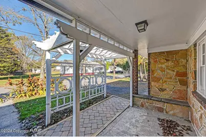  819 Fairview Avenue, Stroudsburg, PA 18360 - Photo 4