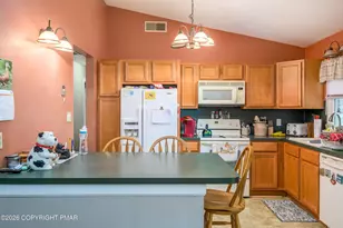 203 Beechwood Ln, Bath, PA 18014 - Photo 10