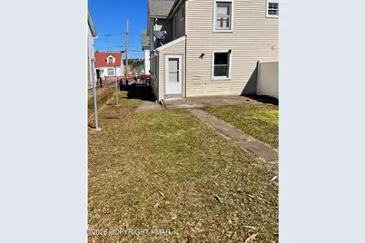  424 E Cranberry Avenue, Hazleton, PA 18201 - Photo 4