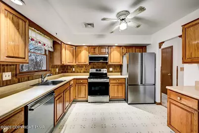  107 Cindy Court, East Stroudsburg, PA 18301 - Photo 16