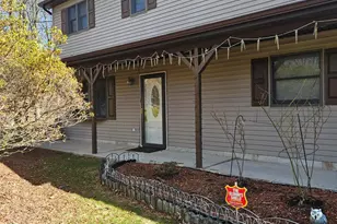 166 Tanbark Ln, Tannersville, PA 18372 - Photo 4