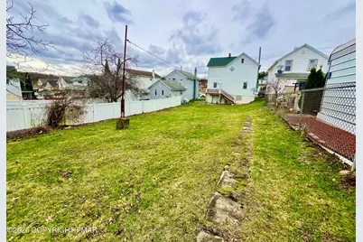  226 Lackawanna Avenue, Dupont, PA 18641 - Photo 20