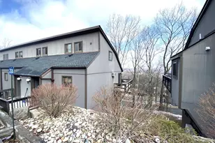 221 Cross Country Ln, Tannersville, PA 18372 - Photo 2