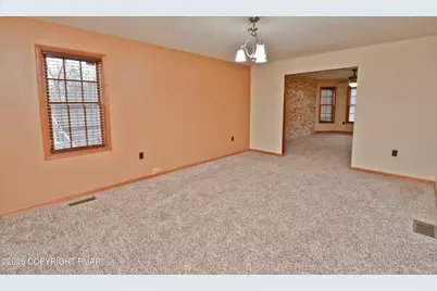  131 Canterbury Road, Bushkill, PA 18324 - Photo 8