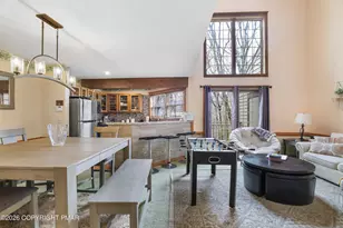 426 Oak Ct, Tannersville, PA 18372 - Photo 2