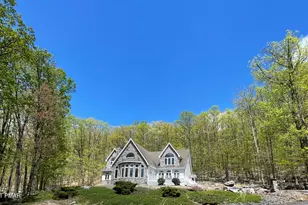 8 Kickapoo Dr, Hazle Township, PA 18202 - Photo 1