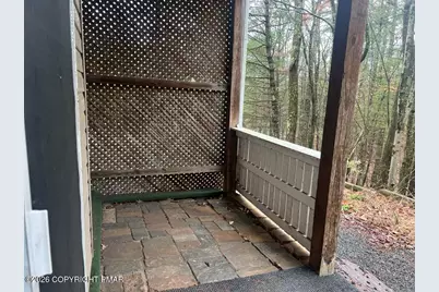  370 Andrews Circle, Stroudsburg, PA 18360 - Photo 4