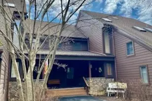 46 Skyview Cir, East Stroudsburg, PA 18302 - Photo 2