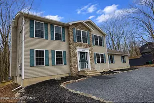 4938 Pine Ridge Dr, Bushkill, PA 18324 - Photo 1
