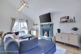 1094 Country Pl Dr, Tobyhanna, PA 18466 - Photo 2