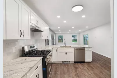  8585 Periwinkle Drive, Tobyhanna, PA 18466 - Photo 4