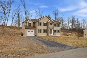 225 Swan Ct, East Stroudsburg, PA 18302 - Photo 2