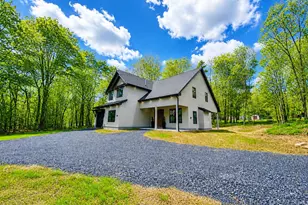 1109 N Rocky Mountain Dr, Effort, PA 18330 - Photo 2