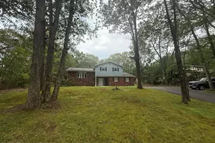 37 Seneca Rd, Mount Pocono, PA 18344 - Photo 2