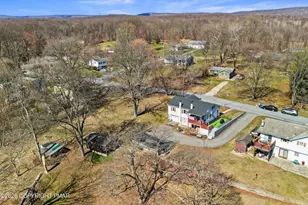 407 Jones St, Portland, PA 18343 - Photo 1