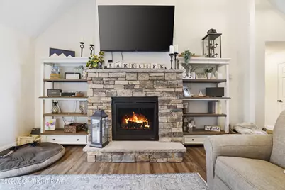  293 Wolf Hollow Road, Lake Harmony, PA 18624 - Photo 4