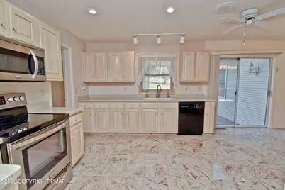  214 Sunrise Loop, Henryville, PA 18332 - Photo 6