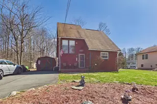 710 Edgewood Rd, Tobyhanna, PA 18466 - Photo 2