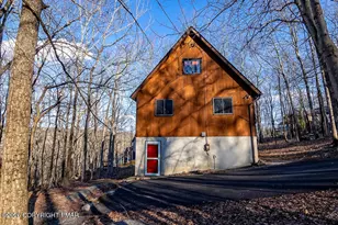 2267 Southport Dr, Bushkill, PA 18324 - Photo 2