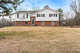 109 Pleasant Ln, Stroudsburg, PA 18360 - Photo 2