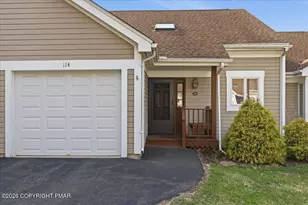 114 Duck Hollow Cir, Stroudsburg, PA 18360 - Photo 2