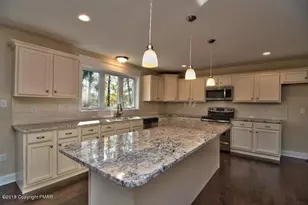 709 Kennedy Ct, East Stroudsburg, PA 18301 - Photo 10