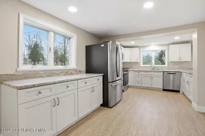  209 Keller Drive, Stroudsburg, PA 18360 - Photo 10