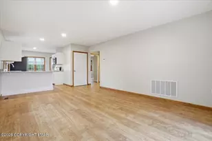 209 Keller Dr, Stroudsburg, PA 18360 - Photo 6