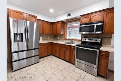  2 W 17th Street, Hazleton, PA 18201 - Photo 12