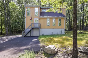 2041 Candlewood Dr, East Stroudsburg, PA 18301 - Photo 4