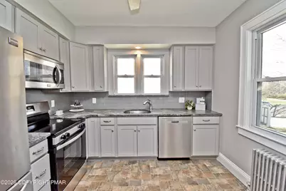  621 Garibaldi Avenue, Roseto, PA 18013 - Photo 8